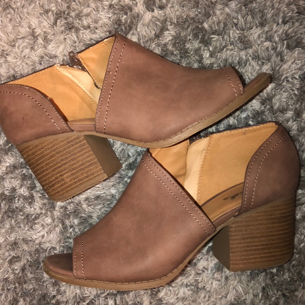 Qupid Wedges! - Picture 3 of 3